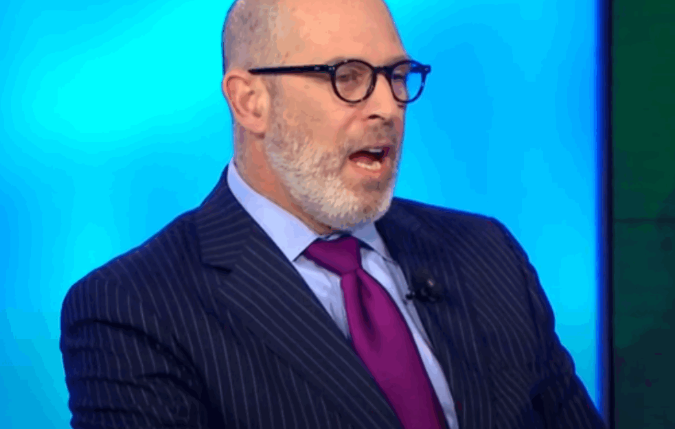 Adam Ereli, bivši portparol Stejt departmetna: NATO ne treba da obezbeđuje <span style='color:red;'><b>pokriće</b></span> za Mila Đukanovića i njegovu Vladu!